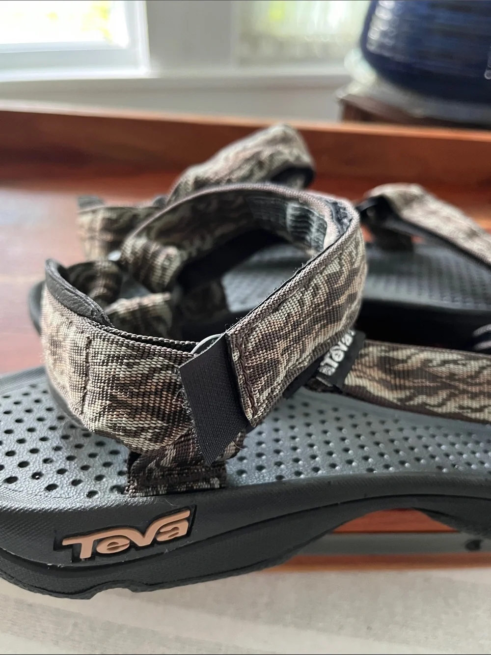 NWOT • MEN’S TEVA HURRICANE 3 SANDALS